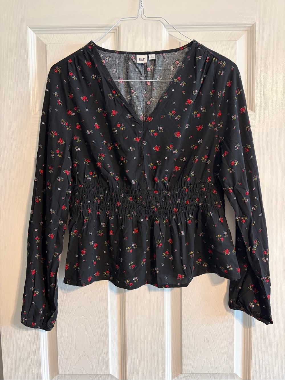 GAP Black Floral Smocked Waist Peplum Top V-Neck Blouse Long Sleeve Size M